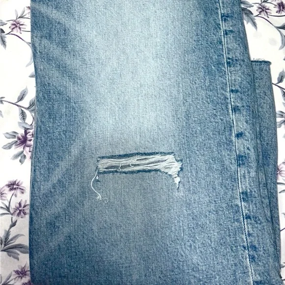 Light Blue Distressed Women Jeans - Picture 5 of 7